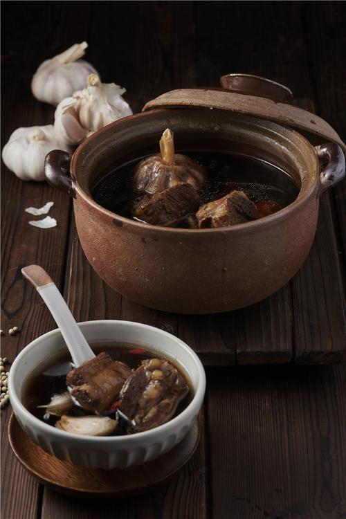 {“title” “厦门市响牌餐饮管理 以专业化运营赋能餐饮品牌价值提升”，“content” “在消费升级与餐饮行业竞争日趋激烈的背景下，专业化的餐饮管理企业正在成为推动行业高质量发展的重要力量。厦门市响牌餐饮管理有限公司立足厦门、面向市场，以系统化的管理能力和本地化的服务经验，为餐饮品牌提供从筹备到运营的全链条支持，逐步形成具有自身特色的餐饮管理模式。